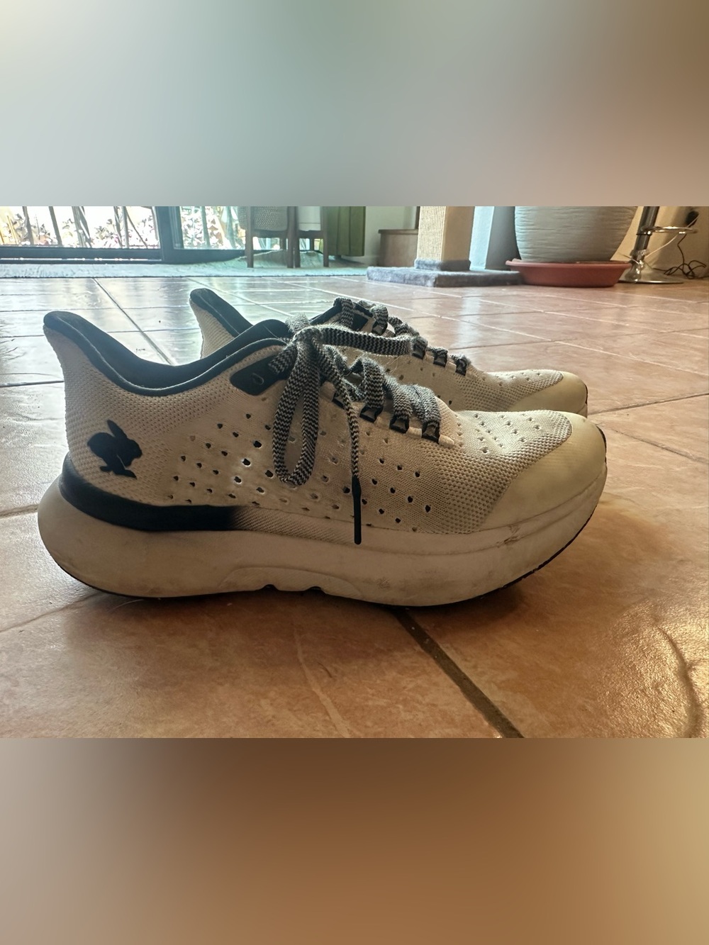 Men's Lightweight Running Sneakers in Off-White with Black Trim